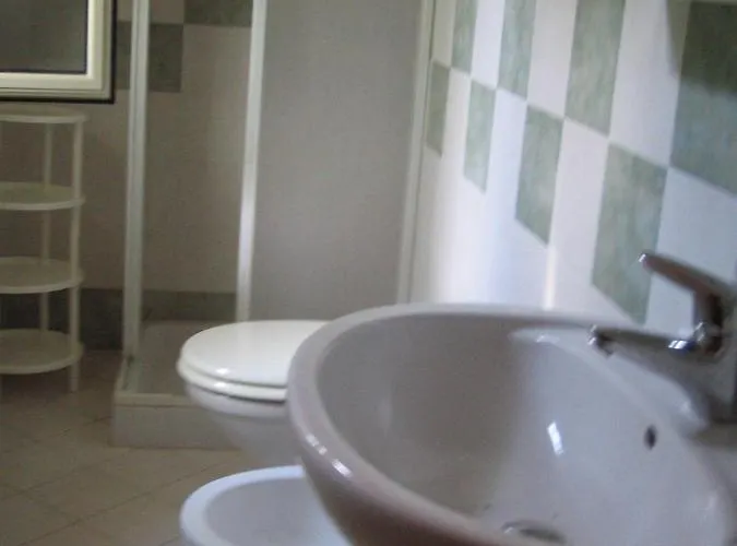 アパートホテル Baia Di ザンブローネ