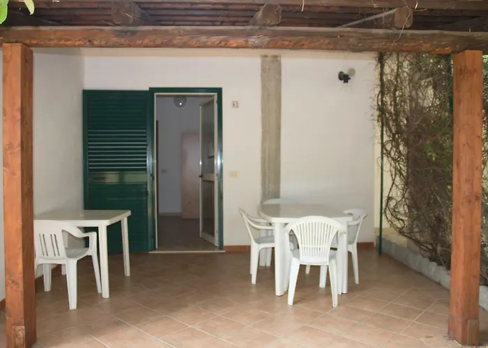 アパートホテル Baia Di ザンブローネ