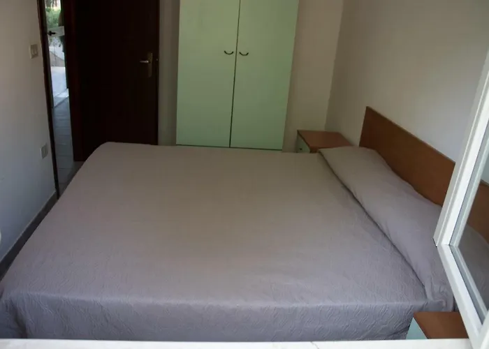 アパートホテル Baia Di 3*